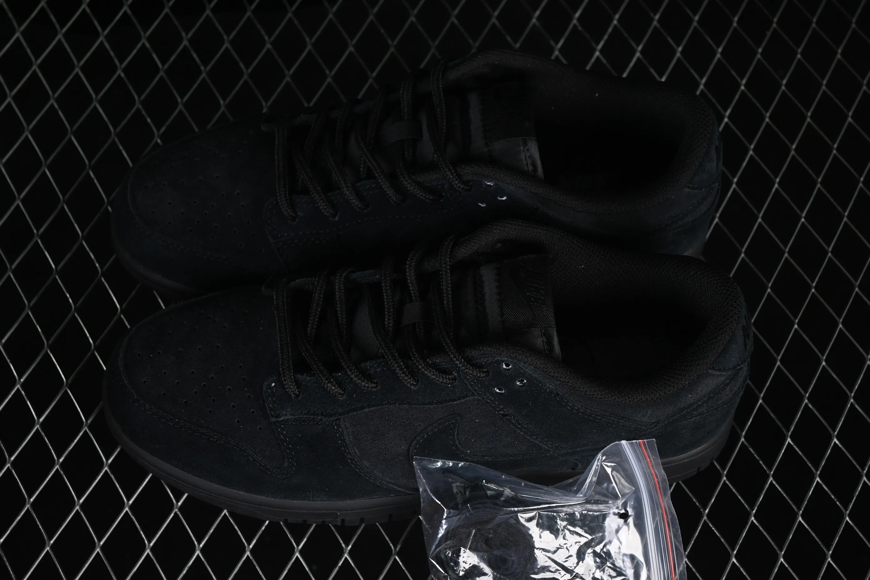 All categories Nk SB Dunk series Nk SB Dunk Low low-top sneakers Nike SB Dunk Low suede black low-top casual sneakers IB6651-001